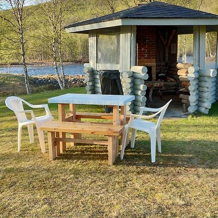 Hotel Vetsikon Leirintaemoekit Utsjoki Esterno foto