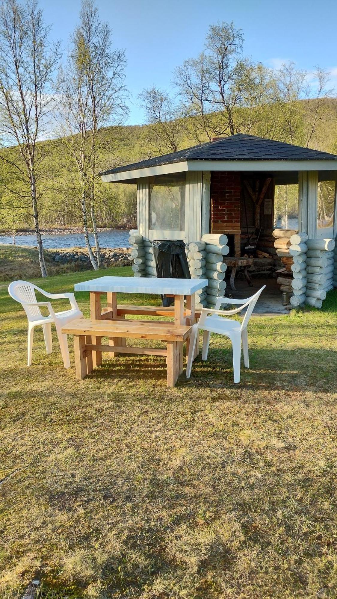 Hotel Vetsikon Leirintaemoekit Utsjoki Esterno foto